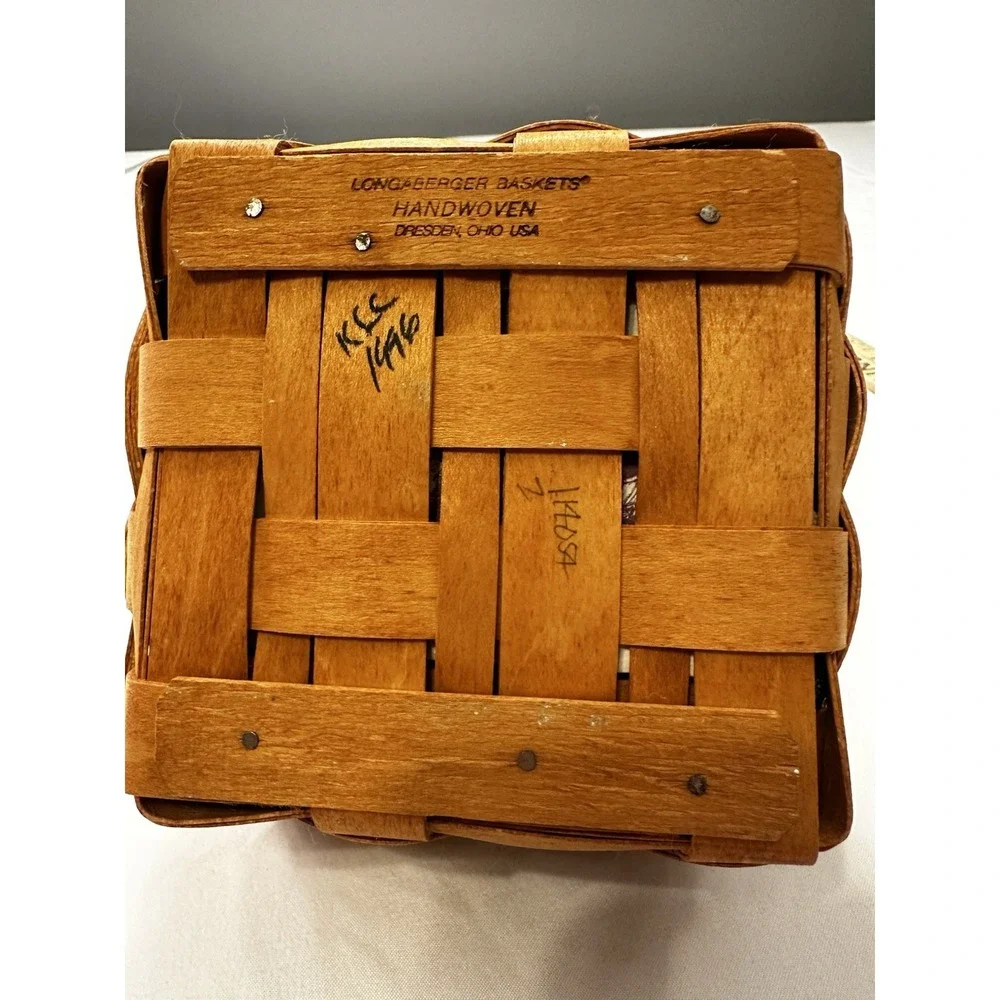 1996 Longaberger Hostess Appreciation Basket, With Green liner, Protector